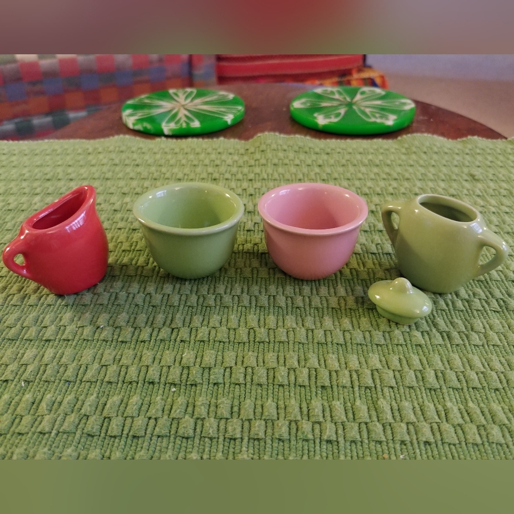 Vintage Miniature Dishes 2 Cups Creamer Sugar Bowl ALL Minis Green Pink Red